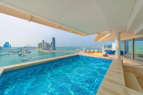 View (from property/room), Balcony/Terrace, Landmark view, Sea view, Swimming pool