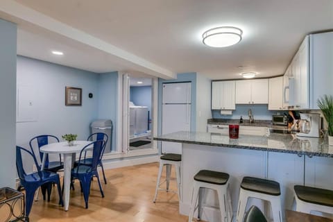 2BR Apt w/ 3 min Walk to downtown SWH - [Low Tide] Apartment in Southwest Harbor