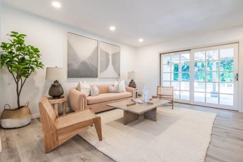 Living room, Decorative detail, Seating area