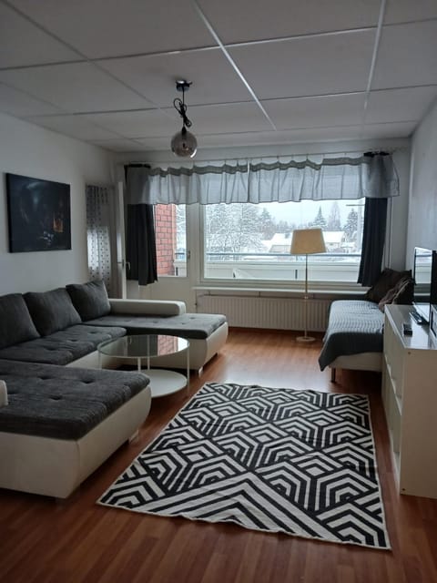 HH Huoneistot kaksio parvekkeella Apartment in Uusimaa