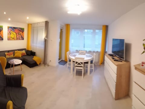 TV and multimedia, Living room, Seating area, Dining area, hair dresser