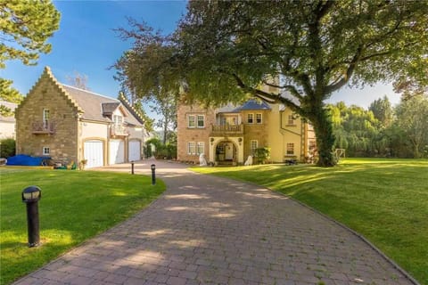 Superb 5 bedroom Villa 16 mins from City Centre House in Scotland