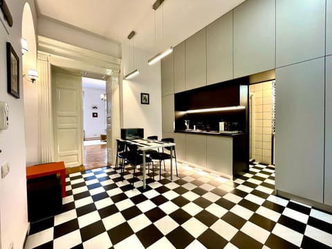Kitchen or kitchenette, Seating area, Dining area, minibar