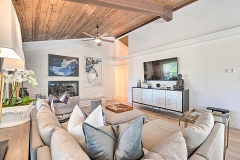 Serene Home with Fire Pit, Deck and Easy Access to ATL House in Smyrna