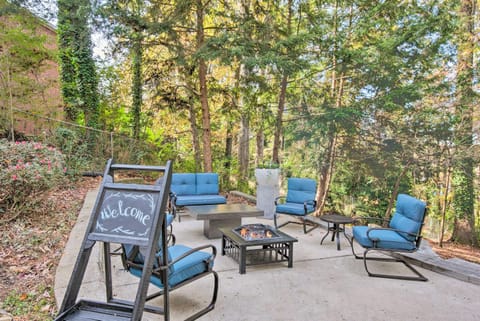 Serene Home with Fire Pit, Deck and Easy Access to ATL House in Smyrna