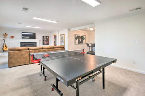 Serene Home with Fire Pit, Deck and Easy Access to ATL House in Smyrna