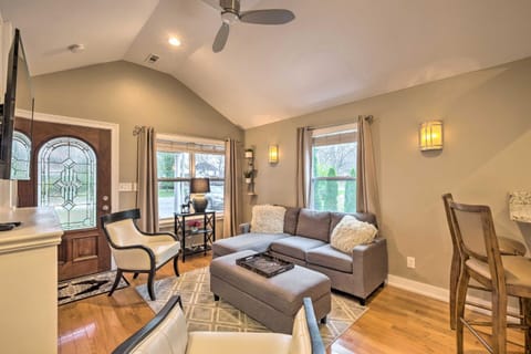 Luxe Lyndon Home Less Than 11 Mi to Dtwn Louisville! House in Louisville