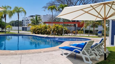 Off site, Day, Swimming pool
