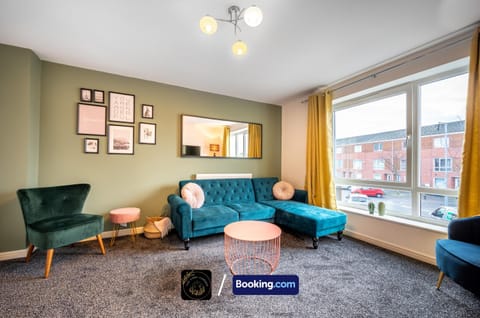 View (from property/room), Living room, Seating area, Evening entertainment, City view