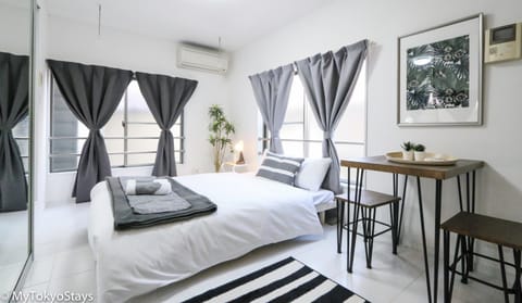 Bed, Living room, Photo of the whole room, Dining area, Bedroom