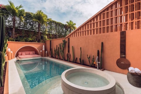 Hot Tub, Swimming pool, sunbed