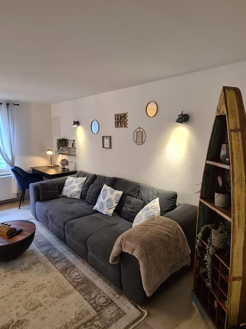 Living room, Photo of the whole room, Seating area