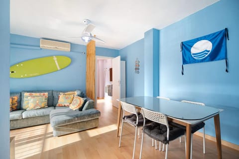 TV and multimedia, Living room, Seating area, Dining area, fireplace, air conditioner