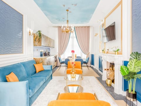 Communal lounge/ TV room, TV and multimedia, Living room, Seating area, Dining area, kitchen