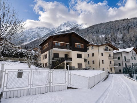 Property building, Natural landscape, Winter, Garden view, Mountain view