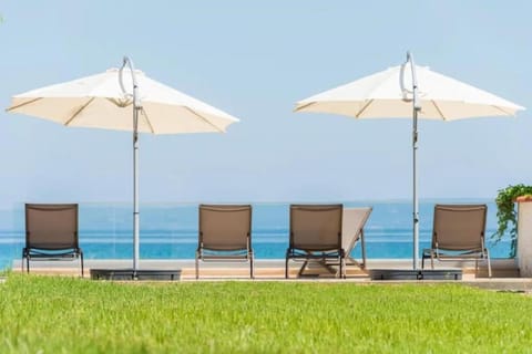Sea view, sunbed