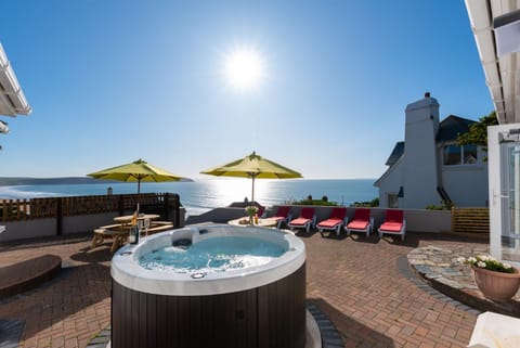 Property building, Hot Tub