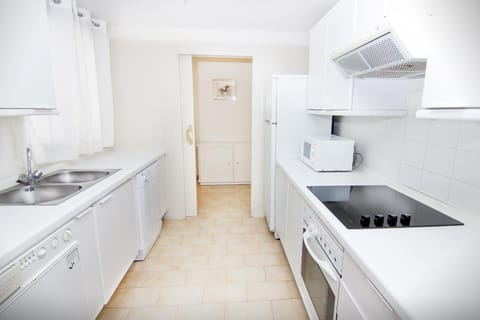 Kitchen or kitchenette, dishwasher, minibar, pet friendly