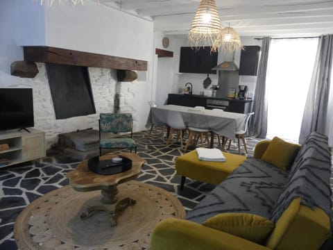 Communal lounge/ TV room, Kitchen or kitchenette