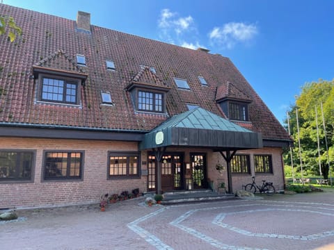 Property building, Day
