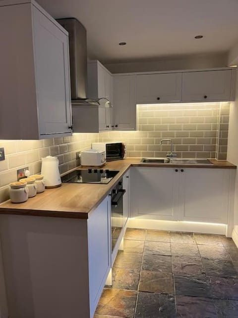 Mount Cottage House in Wales