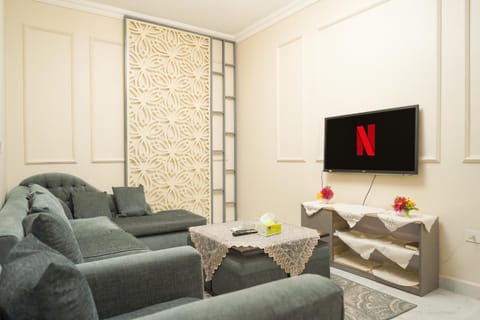 Communal lounge/ TV room, TV and multimedia, Living room, Seating area, Evening entertainment