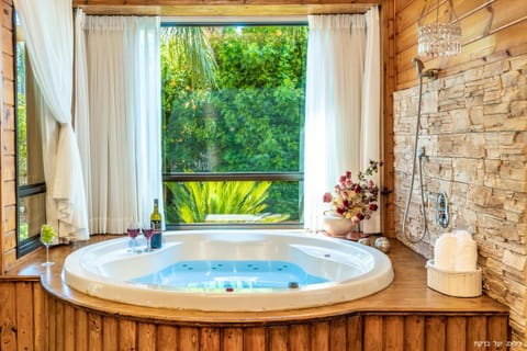 Natural landscape, Hot Tub, Bathroom