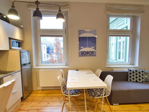 Kitchen or kitchenette, Seating area, Dining area