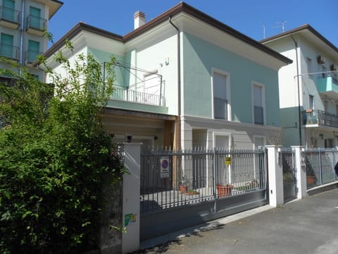 Property building, Summer, acessibility