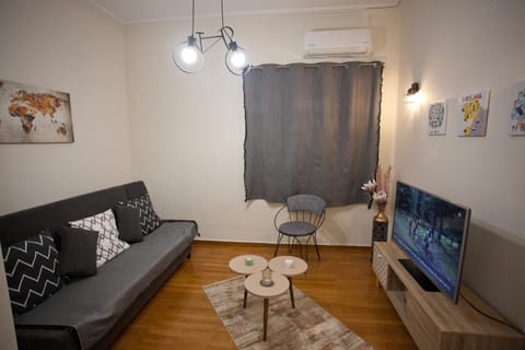 TV and multimedia, Living room, Seating area, air conditioner