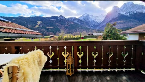 Nearby landmark, Natural landscape, View (from property/room), Balcony/Terrace, Pets, Mountain view