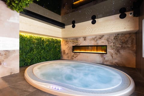 Natural landscape, Hot Tub, Hot Tub, Spa and wellness centre/facilities, Bath