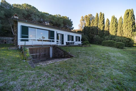 Property building, Day, Natural landscape, Garden, Garden view