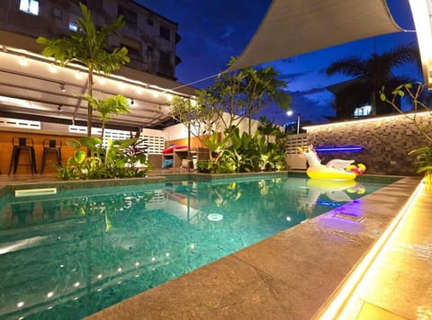 Swimming pool, Swimming pool