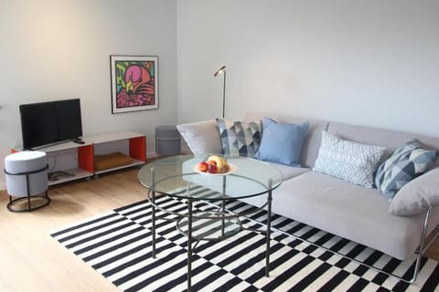 TV and multimedia, Living room, Seating area, Evening entertainment