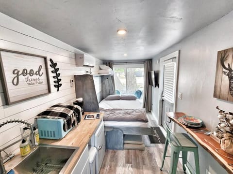 The Container Retreat @ 290 Wine Trail #6 Enjoy nature! House in Rio Grande