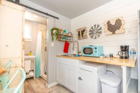 The Container Retreat @ 290 Wine Trail #6 Enjoy nature! House in Rio Grande