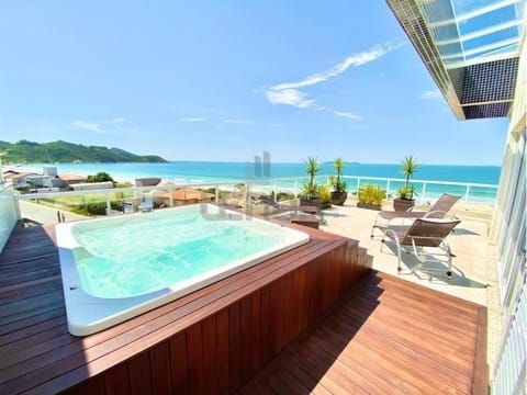 Hot Tub, Hot Tub, Balcony/Terrace, City view, Sea view, Street view