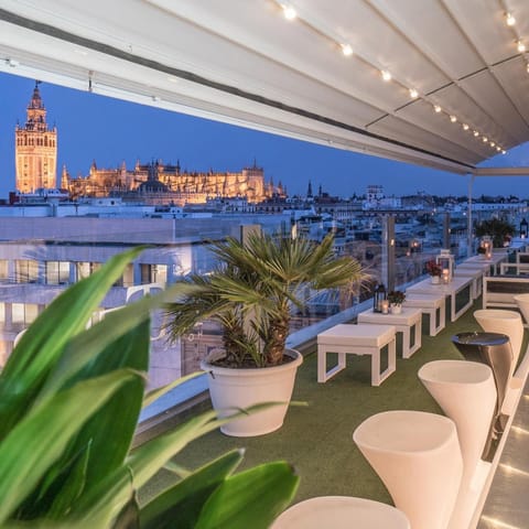 Balcony/Terrace, City view, Landmark view, Lunch, Dinner, Drinks, Alcoholic drinks, Non alcoholic drinks