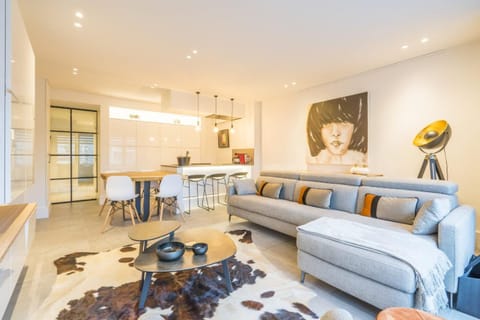 Kitchen or kitchenette, Living room, Seating area