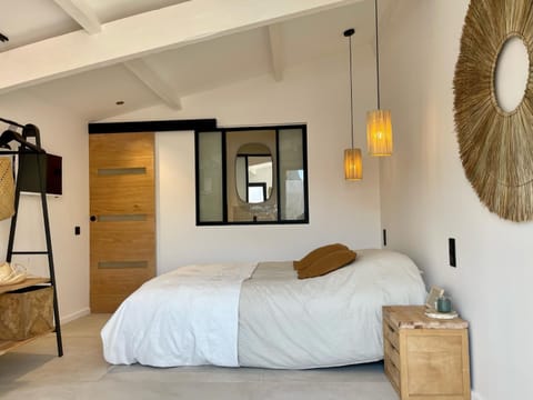Bed, TV and multimedia, Photo of the whole room, Bedroom, wardrobe