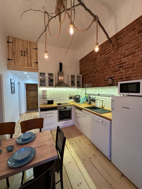Kitchen or kitchenette, Dining area, dishwasher, minibar, pet friendly, stove, toaster
