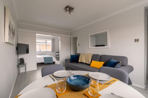 TV and multimedia, Living room, Seating area, Dining area, Evening entertainment
