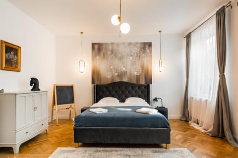 Photo of the whole room, Bedroom