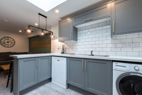 Unique 5 bedroom house - 5 Baths House in Coventry