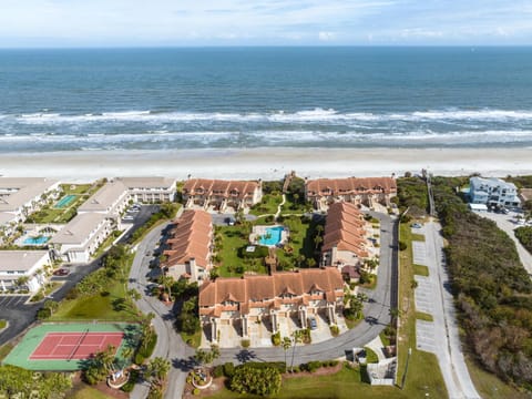 Property building, Bird's eye view, Beach, Tennis court, Swimming pool, Parking
