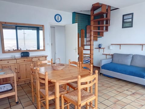 Appartement Duplex en Front de Mer avec Terrasse – Accès Direct Plage – 2 Chambres + Cabine - FR-1-361-456 Cabin in Saint-Pair-sur-Mer