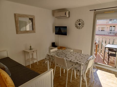 TV and multimedia, Dining area, air conditioner