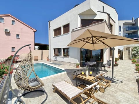 Property building, Patio, Swimming pool, sunbed