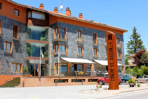 Facade/entrance